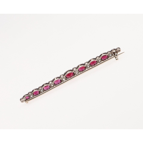 1043 - A RUBY AND DIAMOND BROOCH. mounted with graduated oval-shaped rubies and rose-cut diamonds, 6.5cm lo... 