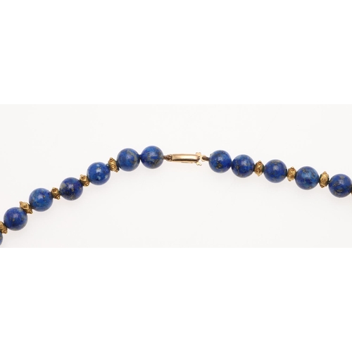 1096 - A LAPIS LAZULI AND GOLD NECKLACE. formed with lapis lazuli beads, with gold spaces and ornate gold d... 