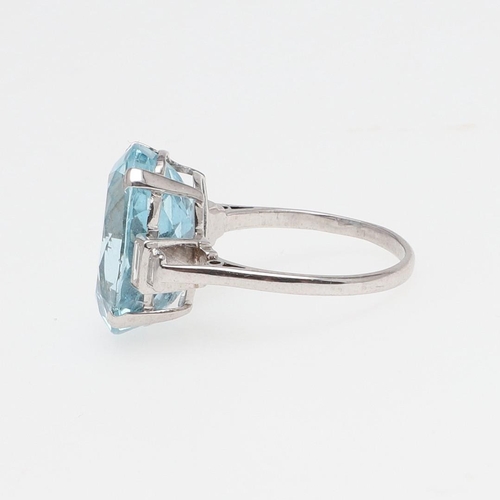 1117 - AN AQUAMARINE AND DIAMOND RING. the oval-shaped aquamarine is set with two baguette-cut diamonds to ... 