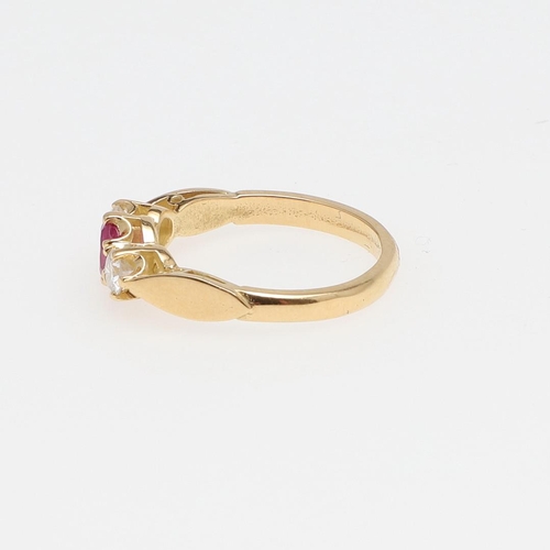 1134 - A RUBY AND DIAMOND THREE STONE RING. the circular-cut ruby is set with two brilliant-cut diamonds, i... 