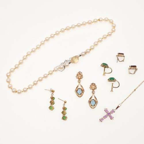 828 - A QUANTITY OF JEWELLERY. including a single row cultured pearl necklace, a pair of garnet and gold s... 