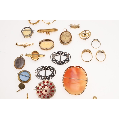 830 - A QUANTITY OF JEWELLERY. including a garnet set cruciform pendant, a garnet, moonstone and gold broo... 