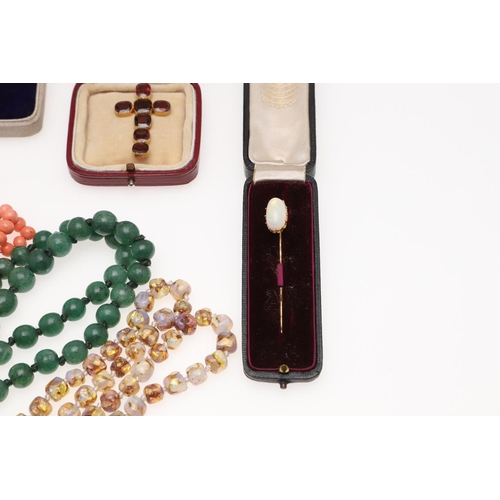 830 - A QUANTITY OF JEWELLERY. including a garnet set cruciform pendant, a garnet, moonstone and gold broo... 