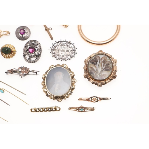 831 - A QUANTITY OF JEWELLERY. including six assorted gold and gem set brooches, various silver brooches, ... 