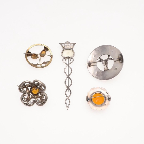 832 - A SCOTTISH AGATE AND SILVER BROOCH. together with three other Scottish brooches and a cloak pin.  *C... 