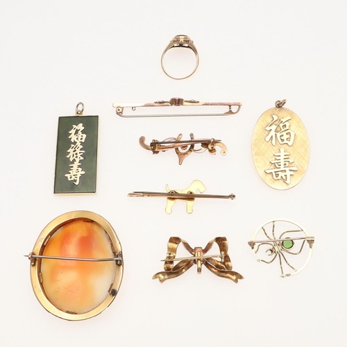 834 - A QUANTITY OF JEWELLERY. including a tourmaline and gold spider brooch, a gold bow brooch set with r... 