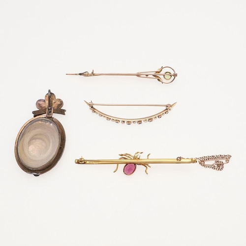 839 - A QUANTITY OF JEWELLERY. including a garnet, pearl and 9ct gold spider brooch, 7.5cm long, 6.8 grams... 