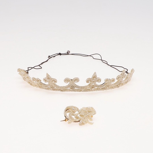 850 - A GEORGIAN SEED PEARL TIARA, EARLY 19TH CENTURY. formed with seed pearls, with mother of pearl fretw... 