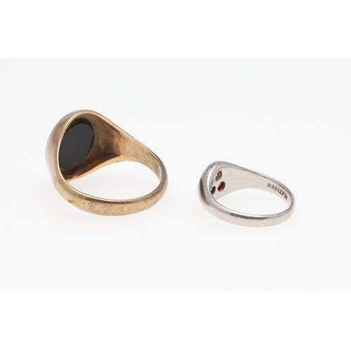 889 - A PLATINUM AND GEM SET SIGNET RING. mounted with a circular-cut diamond, ruby and sapphire, 5.0 gram... 