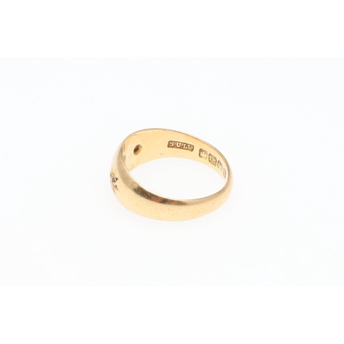 891 - AN 18CT GOLD WEDDING BAND. with engraved decoration, 4.5 grams, size R, together with a wide 18ct go... 