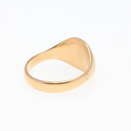 892 - AN 18CT GOLD SIGNET RING. engraved with initials, 8.7 grams, size R 1/2, together with another 18ct ... 