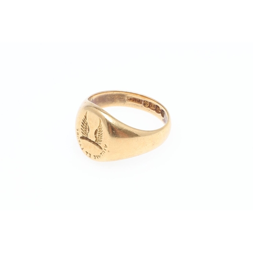 895 - AN 18CT GOLD SIGNET RING. engraved with a crest and motto, 10.4 grams. Size P 1/2.  *Condition:  Wit... 