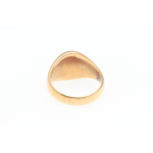 895 - AN 18CT GOLD SIGNET RING. engraved with a crest and motto, 10.4 grams. Size P 1/2.  *Condition:  Wit... 