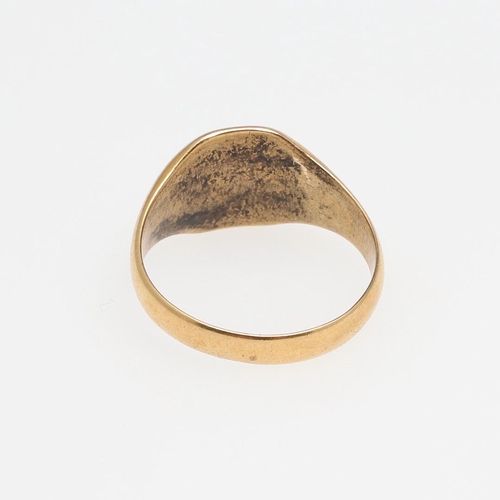 899 - AN 18CT GOLD SIGNET RING. engraved with initials and with fluted shoulders, 4.1 grams, size R, toget... 