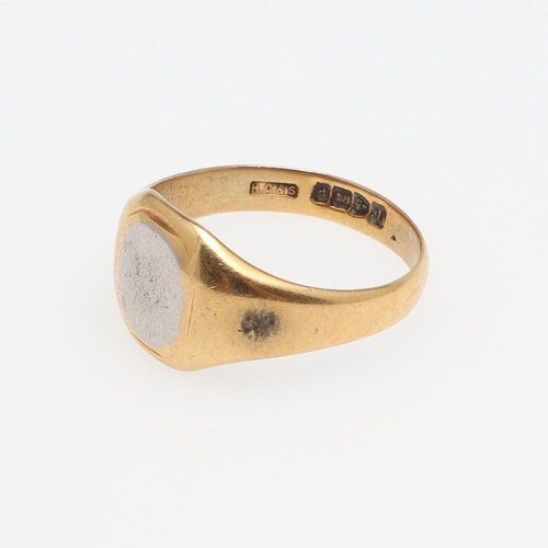 899 - AN 18CT GOLD SIGNET RING. engraved with initials and with fluted shoulders, 4.1 grams, size R, toget... 