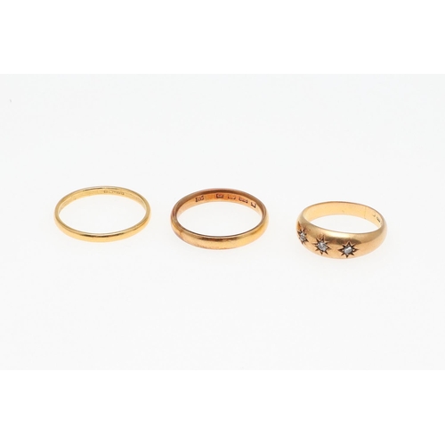 900 - A 22CT GOLD WEDDING BAND. 4.9 grams, size Q, together with another 22ct gold wedding band, 2.5 grams... 