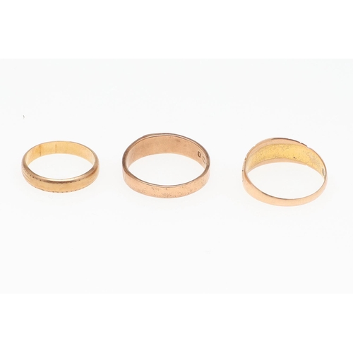 901 - A 15CT GOLD SIGNET RING. 3.4 grams, size O, together with a 9ct gold ring mounted with a circular di... 