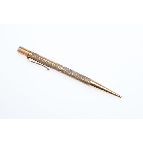 903 - A 9CT GOLD PARKER FOUNTAIN PEN. with engraved decoration, together with a 9ct gold propelling pencil... 