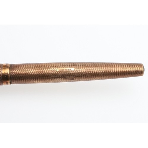 903 - A 9CT GOLD PARKER FOUNTAIN PEN. with engraved decoration, together with a 9ct gold propelling pencil... 