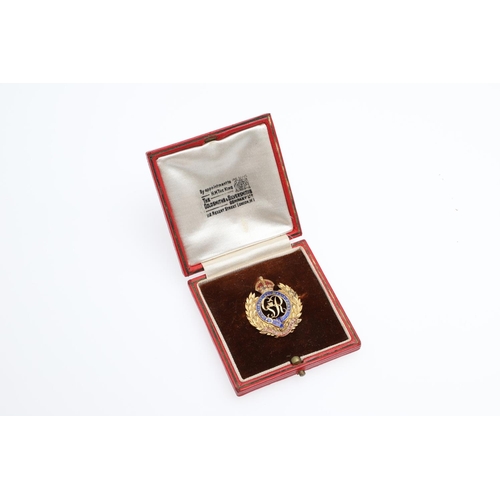 921 - A 14CT GOLD AND ENAMEL REGIMENTAL BROOCH FOR THE ROYAL ENGINEERS. With blue and red enamel decoratio... 