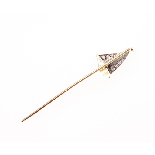 925 - AN AMERICAN DIAMOND, GOLD AND PLATINUM YACHT STICK PIN BY MCTEIGUE. mounted with circular-cut diamon... 