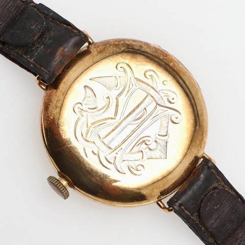 947 - AN 18CT GOLD OFFICER'S TRENCH WATCH 1ST WORLD WAR, CIRCA 1915. the white enamel dial with Arabic num... 