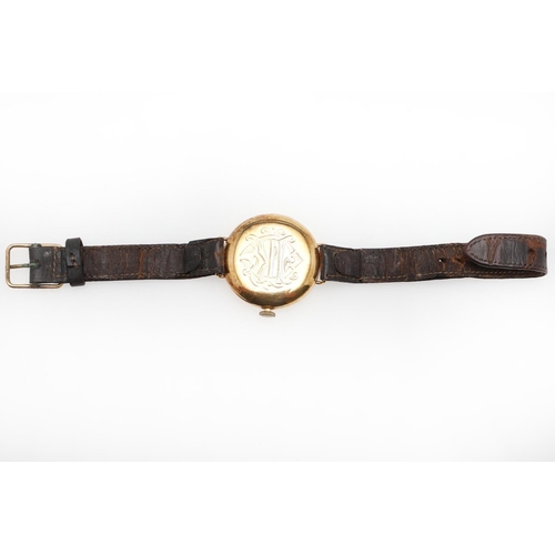 947 - AN 18CT GOLD OFFICER'S TRENCH WATCH 1ST WORLD WAR, CIRCA 1915. the white enamel dial with Arabic num... 