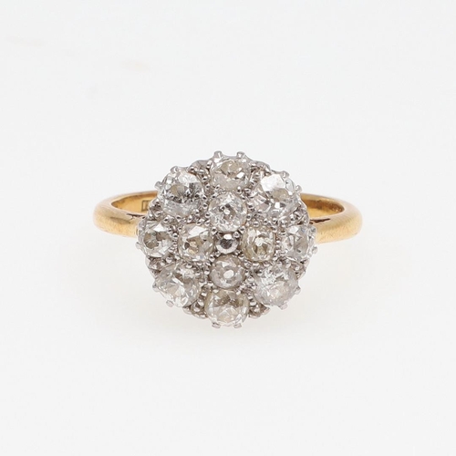 969 - A DIAMOND CLUSTER RING. millegrain set with graduated round old-cut diamonds, in 18ct gold and plati... 