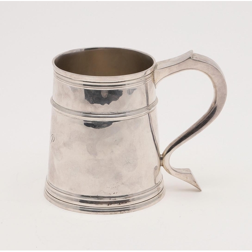 141 - AN ELIZABETH II MUG. of tapering form, with an applied reeded girdle and a 'S'-scroll handle, initia... 