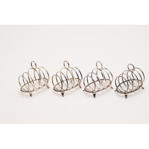 157 - AN EARLY 20TH CENTURY CASED SET OF FOUR SMALL TOAST RACKS. oval outline, with five loop supports, a ... 