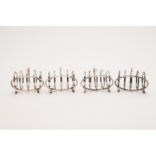 157 - AN EARLY 20TH CENTURY CASED SET OF FOUR SMALL TOAST RACKS. oval outline, with five loop supports, a ... 