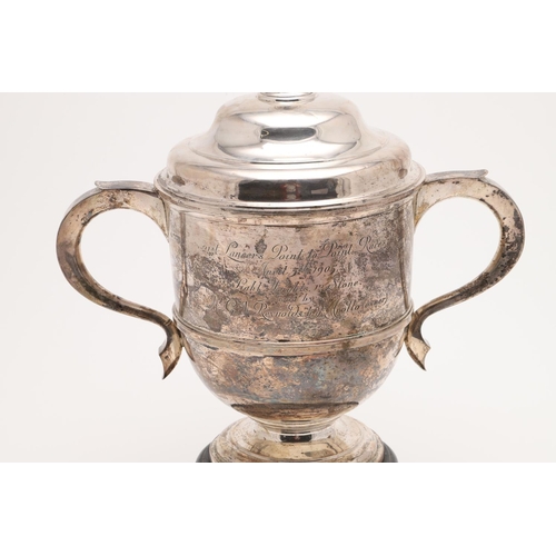 168 - AN EDWARDIAN TWO-HANDLED CUP & COVER. of campana form, with a moulded girdle, a domed foot and the c... 