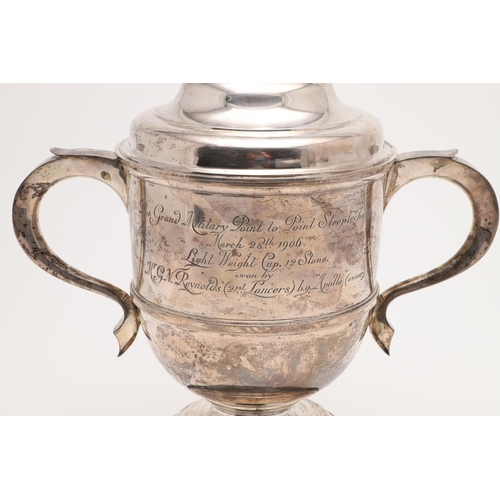 168 - AN EDWARDIAN TWO-HANDLED CUP & COVER. of campana form, with a moulded girdle, a domed foot and the c... 