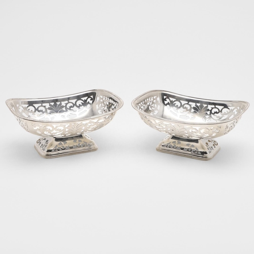 178 - A PAIR OF GEORGE V PEDESTAL BASKETS. rectangular with rounded corners, a tongue & dart border and pi... 