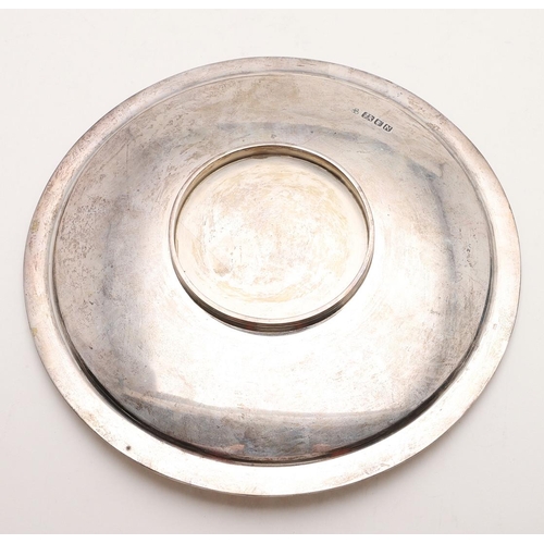 201 - A MID-20TH CENTURY SHALLOW CIRCULAR DISH. with an applied 