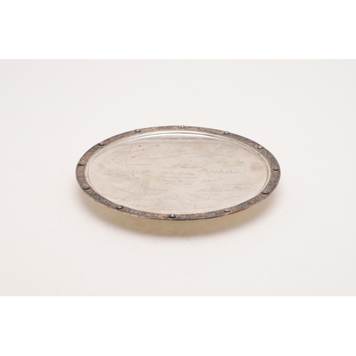 201 - A MID-20TH CENTURY SHALLOW CIRCULAR DISH. with an applied 