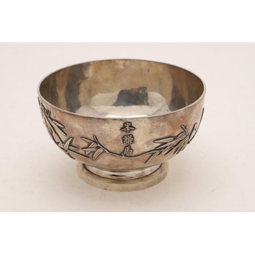 221 - A LATE 19TH/ EARLY 20TH CENTURY SMALL CHINESE ROSE BOWL. circular form and decorated with applied ba... 