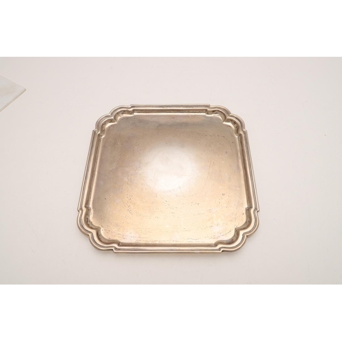 225 - A 20TH CENTURY SALVER. of shaped square outline, with a moulded border and incurved corners, by Robe... 