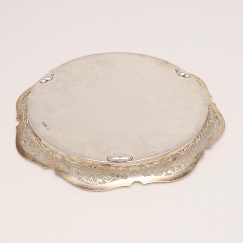 251 - A MID-20TH CENTURY TRAY OR SALVER. shallow shaped circular form, with a pierced gallery, a moulded b... 