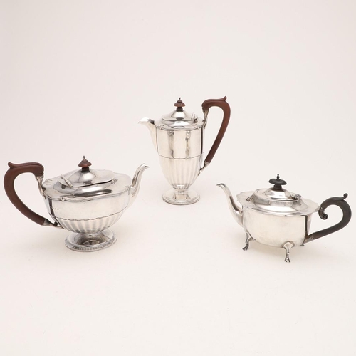 275 - A GEORGE V TEAPOT & MATCHING HOT WATER JUG. circular form, with fluted lower bodies, reeded borders ... 