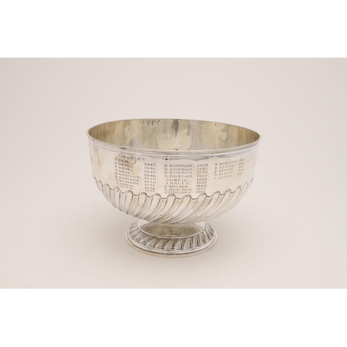 286 - AN EDWARDIAN ROSE BOWL. circular form, with a wrythen-fluted lower body and a lift-out plated grille... 