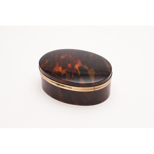 319 - A GEORGE V 9CT. GOLD MOUNTED TORTOISESHELL BOX. oval form, with a band of 9ct. gold around both rims... 