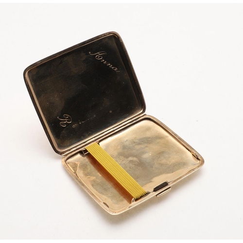 323 - A 20TH CENTURY 9CT. GOLD CIGARETTE CASE. rounded rectangular, with engine-turned decoration, the int... 