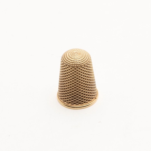 324 - AN 18CT. GOLD THIMBLE. the inside marked 