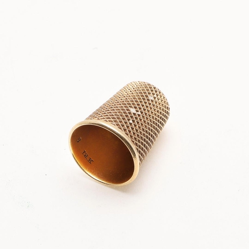 324 - AN 18CT. GOLD THIMBLE. the inside marked 