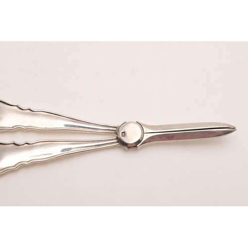 33 - A PAIR OF GEORGE V GRAPE SHEARS. by William Hutton & Sons, Sheffield 1927; 7.1