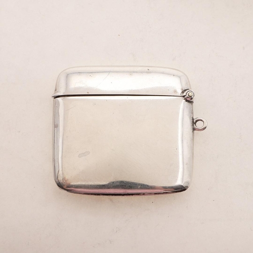 396 - AN EDWARDIAN VESTA CASE. square with rounded corners, decorated on the front with engraved decoratio... 