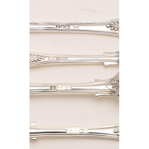 4 - AN EARLY 20TH CENTURY MATCHED PART-CANTEEN OF KING'S PATTERN FLATWARE & CUTLERY:-. 11 table forks, 1... 