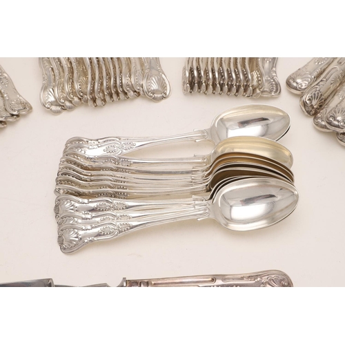 4 - AN EARLY 20TH CENTURY MATCHED PART-CANTEEN OF KING'S PATTERN FLATWARE & CUTLERY:-. 11 table forks, 1... 