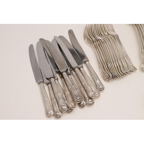 4 - AN EARLY 20TH CENTURY MATCHED PART-CANTEEN OF KING'S PATTERN FLATWARE & CUTLERY:-. 11 table forks, 1... 